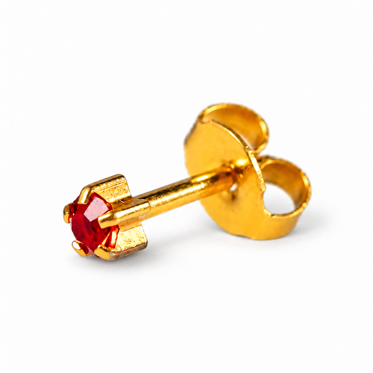 Caflon Ruby Clawset 4mm stud earrings with red stone, gold plated